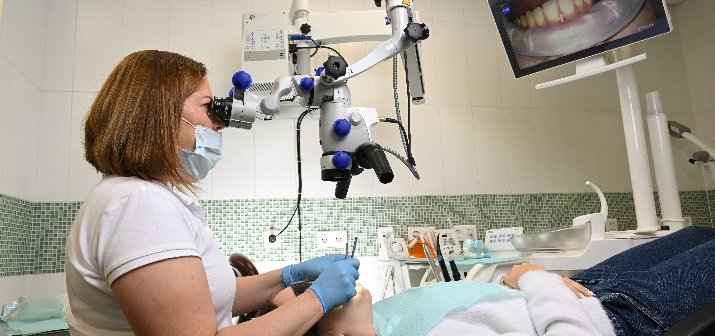 Рецессия десен: причины, симптомы и современные методы восстановления линии десны