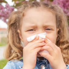Сезонная аллергия у ребёнка: 9 важных правил защиты от пыльцы весной